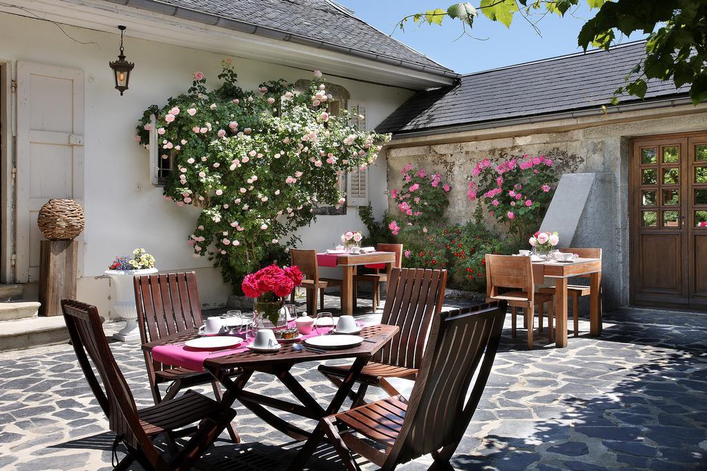 Les Saints Peres Hotel Montagnole Exterior photo